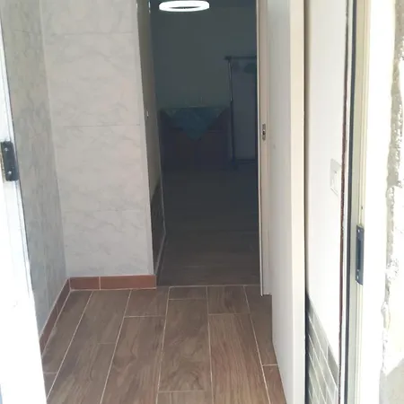 Loft Da Maria, Scavata Nella Pietra, Stanza Con Bagno Interno E Box Doccia Esterna Affittacamere *