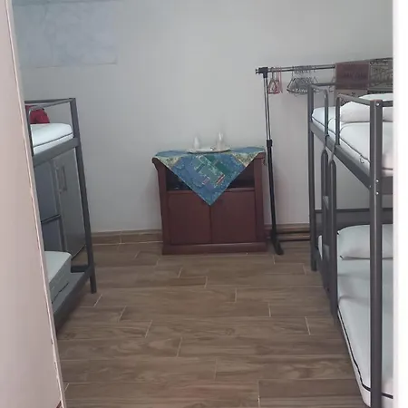 Loft Da Maria, Scavata Nella Pietra, Stanza Con Bagno Interno E Box Doccia Esterna
