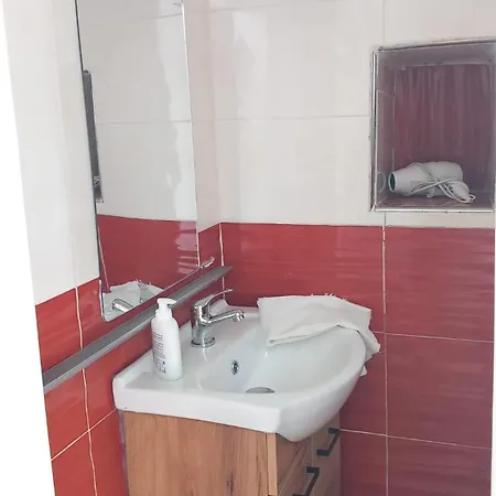 Loft Rosa Con Terrazza, Bagno Privato E Doccia Esterna בית הארחה 3*
