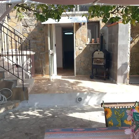Affittacamere Loft Da Maria, Scavata Nella Pietra, Stanza Con Bagno Interno E Box Doccia Esterna