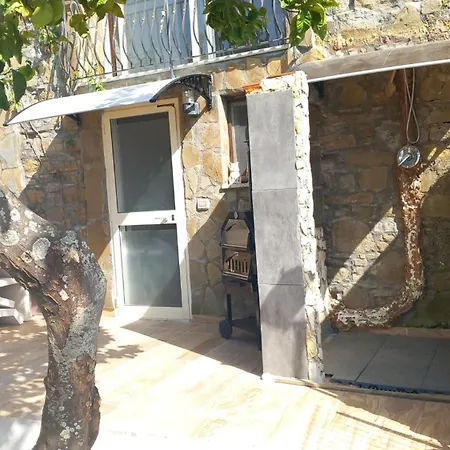 Affittacamere Loft Da Maria, Scavata Nella Pietra, Stanza Con Bagno Interno E Box Doccia Esterna *